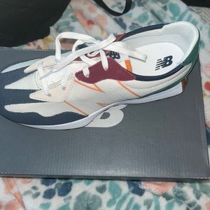 Brand new never worn kids size 6 new balance 327